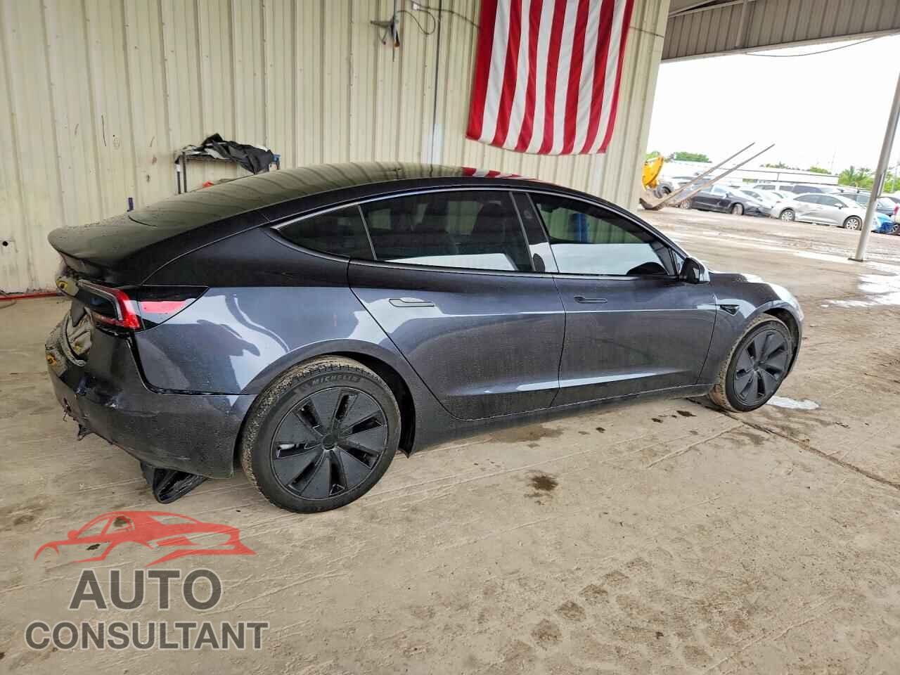 TESLA MODEL 3 2024 - 5YJ3E1EA4RF826810