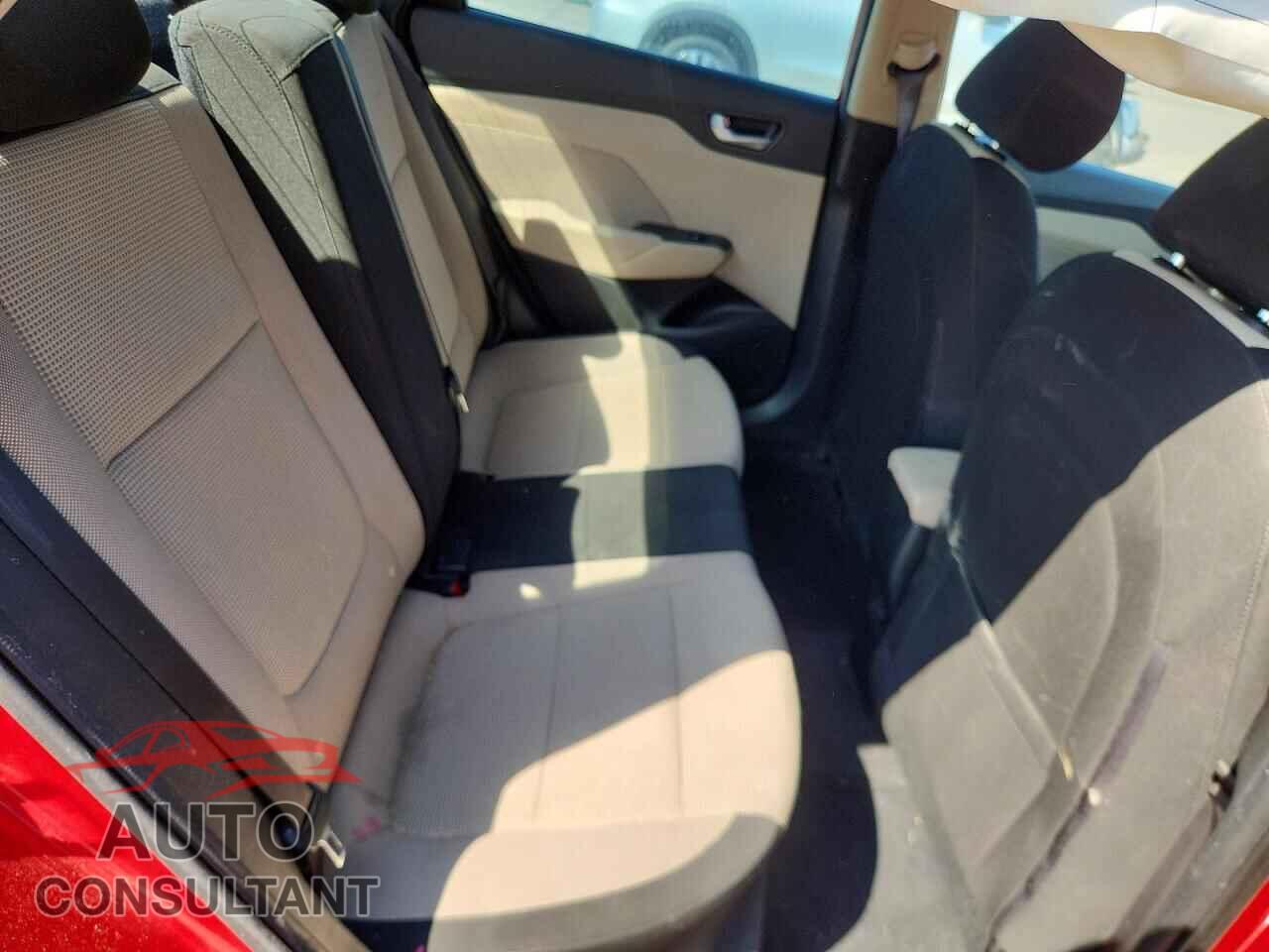 HYUNDAI ACCENT 2018 - 3KPC34A33JE021552