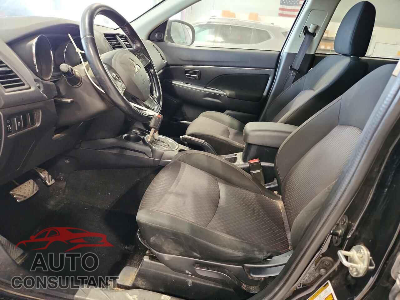 MITSUBISHI OUTLANDER 2017 - JA4AR3AU8HZ035108