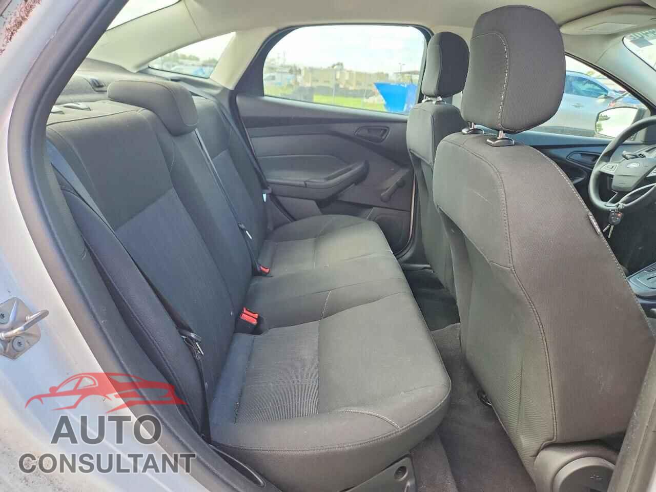 FORD FOCUS 2015 - 1FADP3E23FL322072