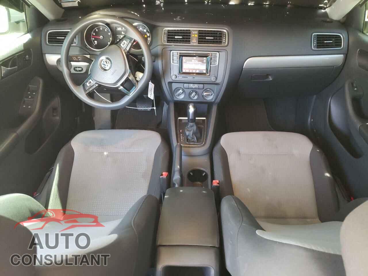 VOLKSWAGEN JETTA 2017 - 3VW2B7AJ8HM352977