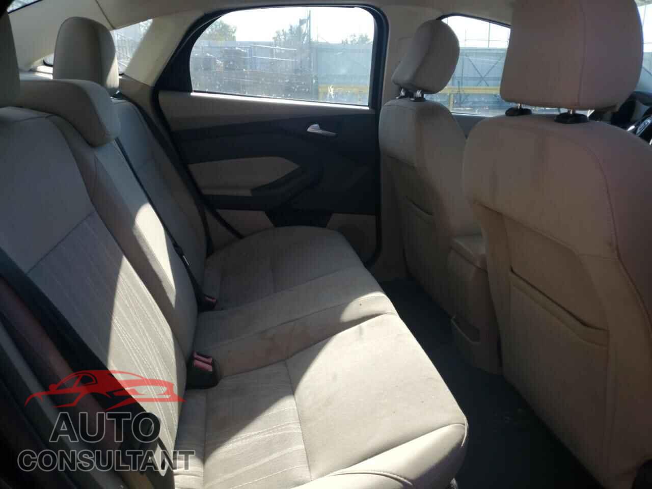 FORD FOCUS 2015 - 1FADP3F2XFL250401