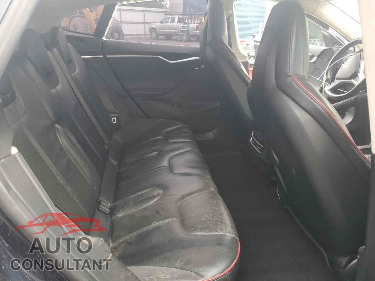 TESLA MODEL S 2014 - 5YJSA1H18EFP52207