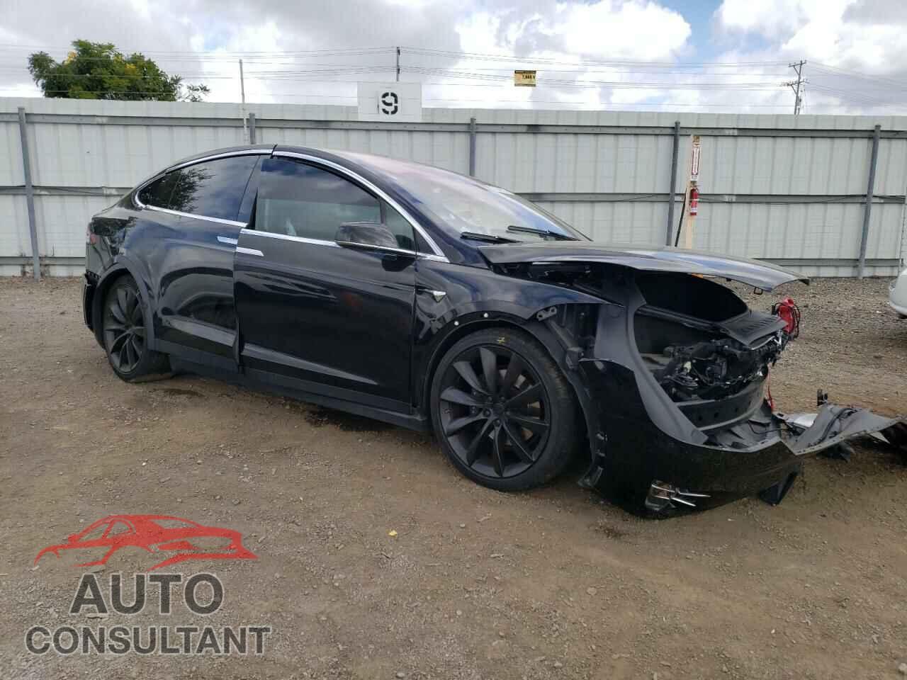 TESLA MODEL X 2018 - 5YJXCBE21JF136815