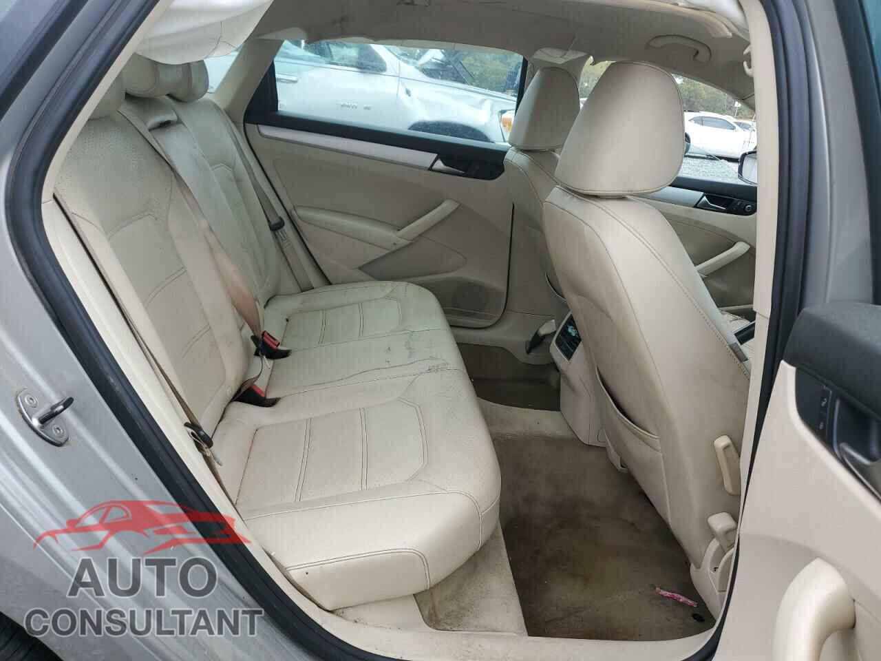 VOLKSWAGEN PASSAT 2013 - 1VWBH7A36DC123726