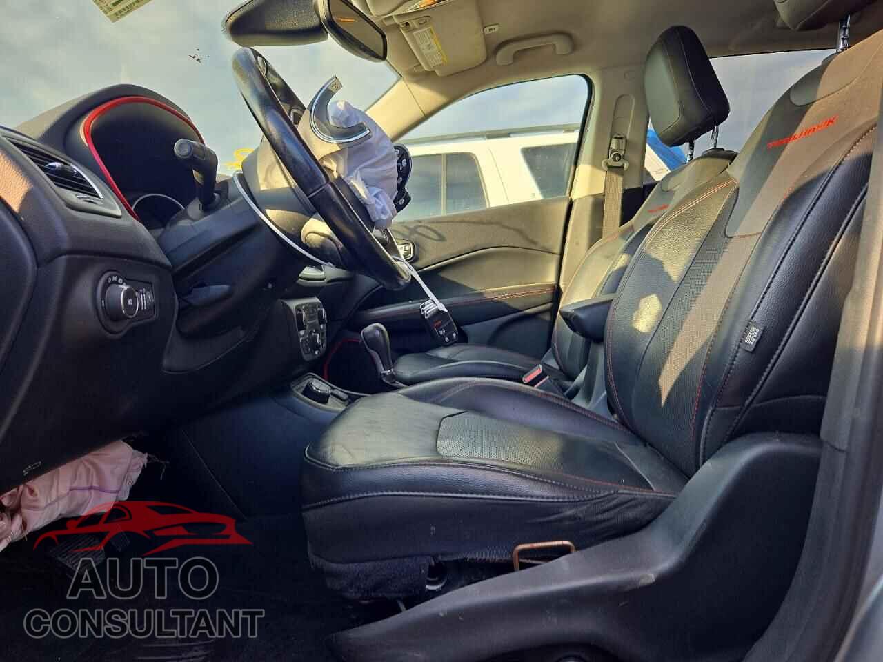 JEEP COMPASS 2018 - 3C4NJDDBXJT234639