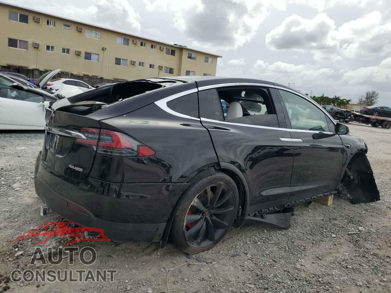 TESLA MODEL X 2021 - 5YJXCAE4XMF324393