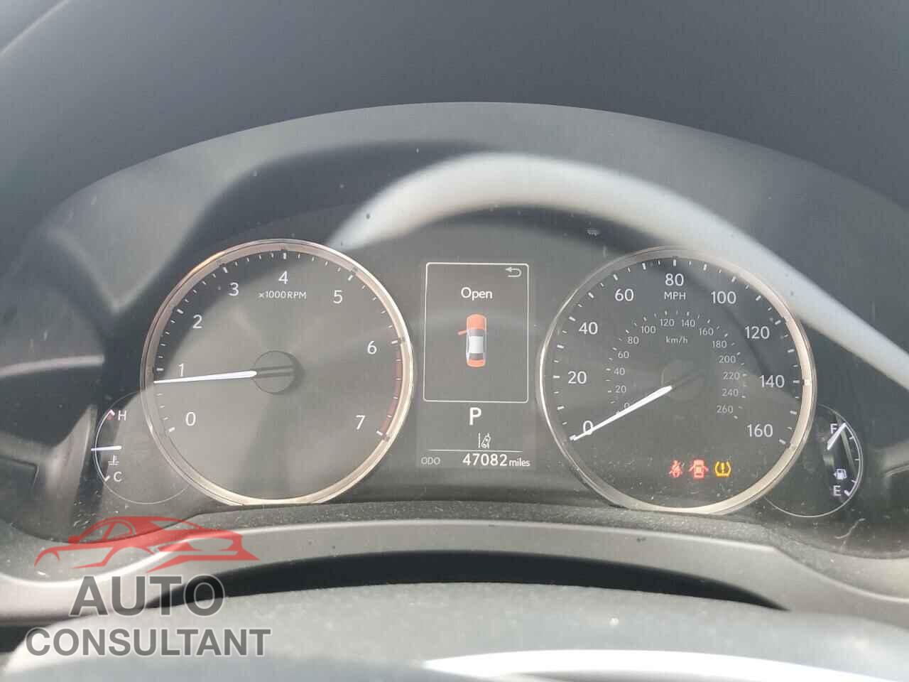 LEXUS IS 2018 - JTHBA1D22J5074871