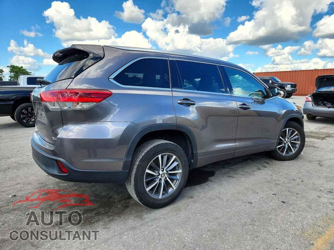 TOYOTA HIGHLANDER 2018 - 5TDKZRFH7JS271040