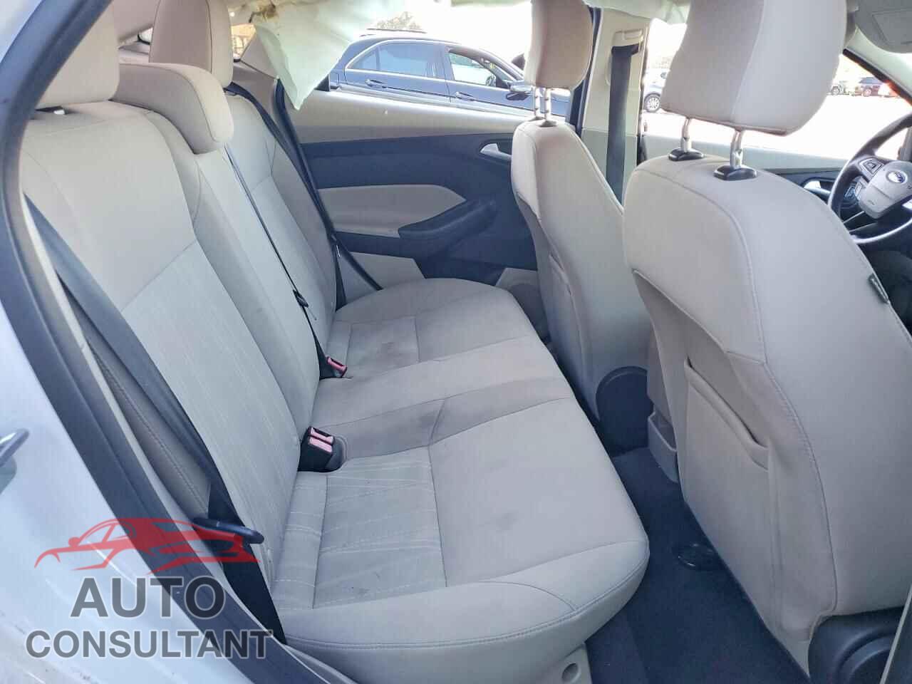 FORD FOCUS 2015 - 1FADP3F22FL224407