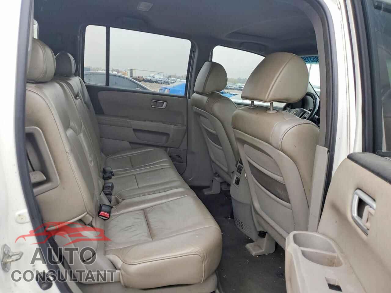 HONDA PILOT 2011 - 5FNYF3H77BB024398