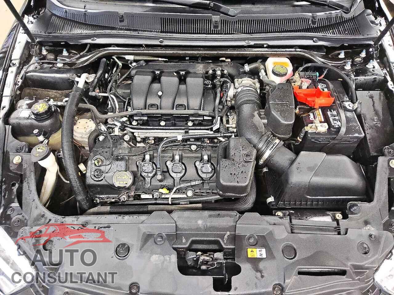 FORD TAURUS 2018 - 1FAHP2E87JG103858