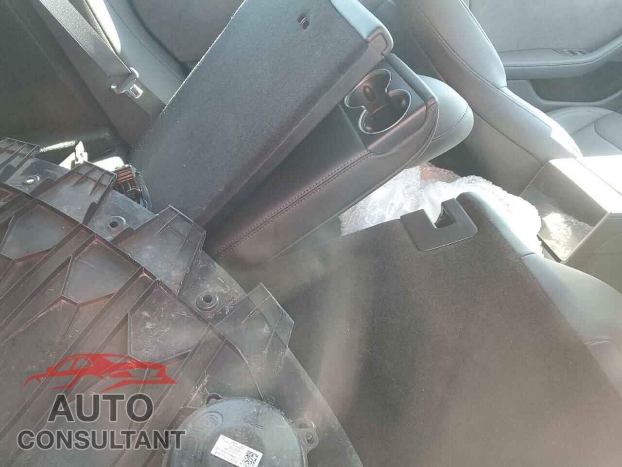 TESLA MODEL 3 2024 - 5YJ3E1EBXRF815142
