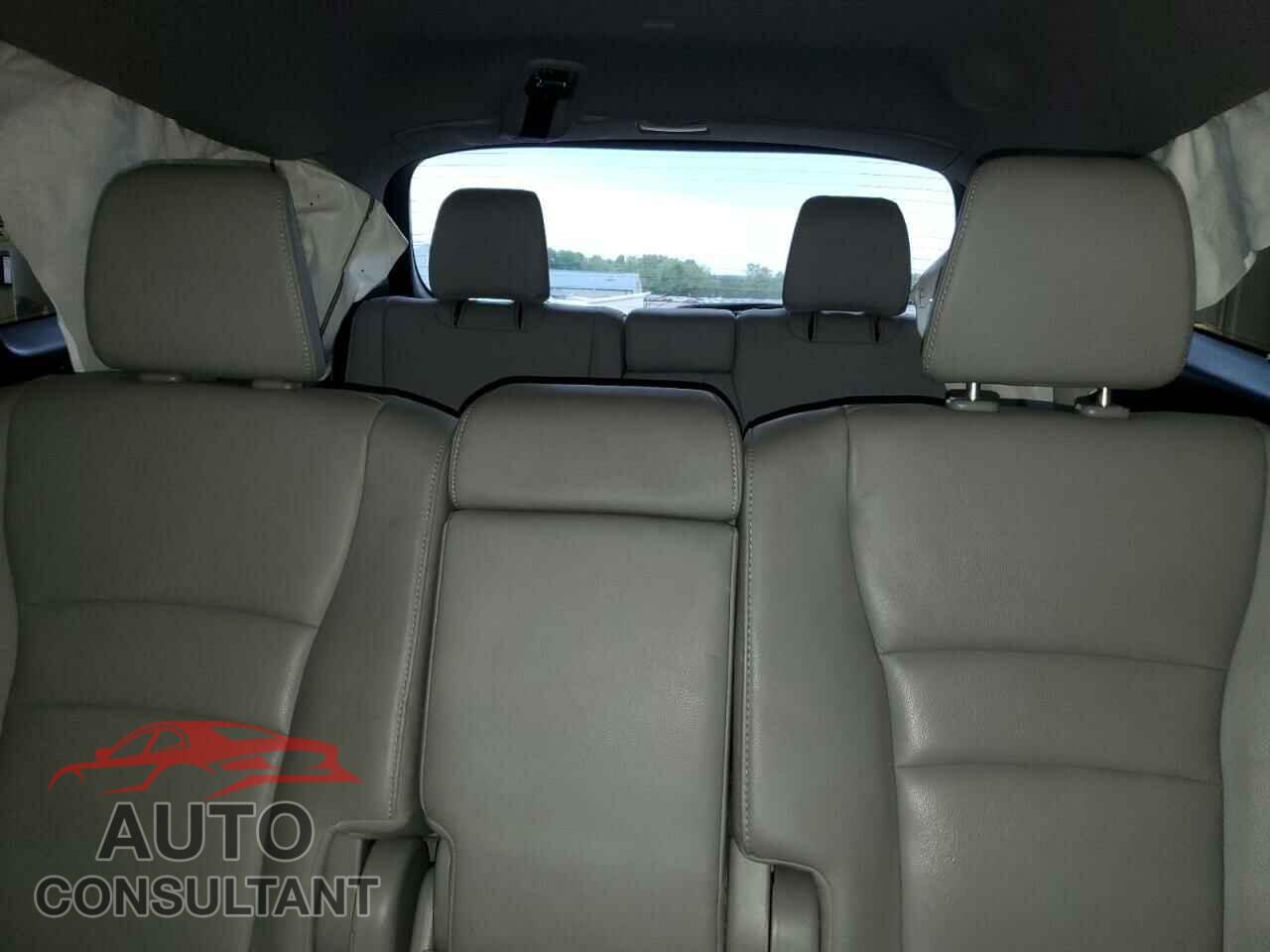 HONDA PILOT 2017 - 5FNYF6H95HB069237