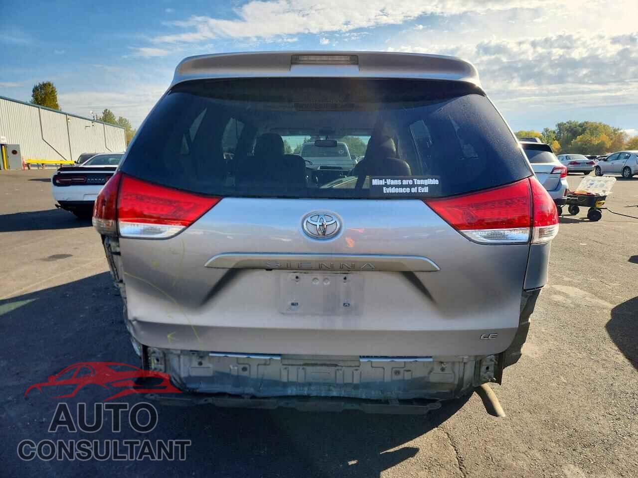 TOYOTA SIENNA 2014 - 5TDKK3DC2ES512582
