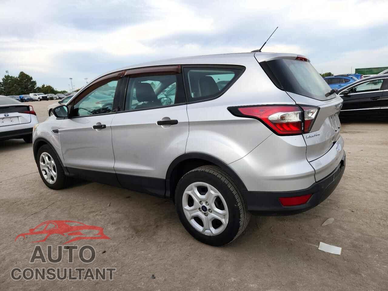 FORD ESCAPE 2017 - 1FMCU0F70HUB80005