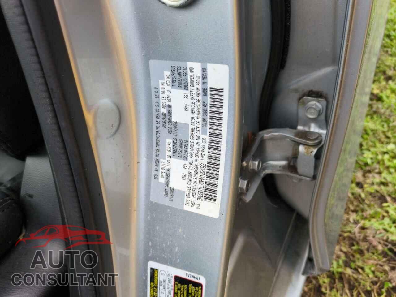 MAZDA 3 2017 - 3MZBN1L79HM122192