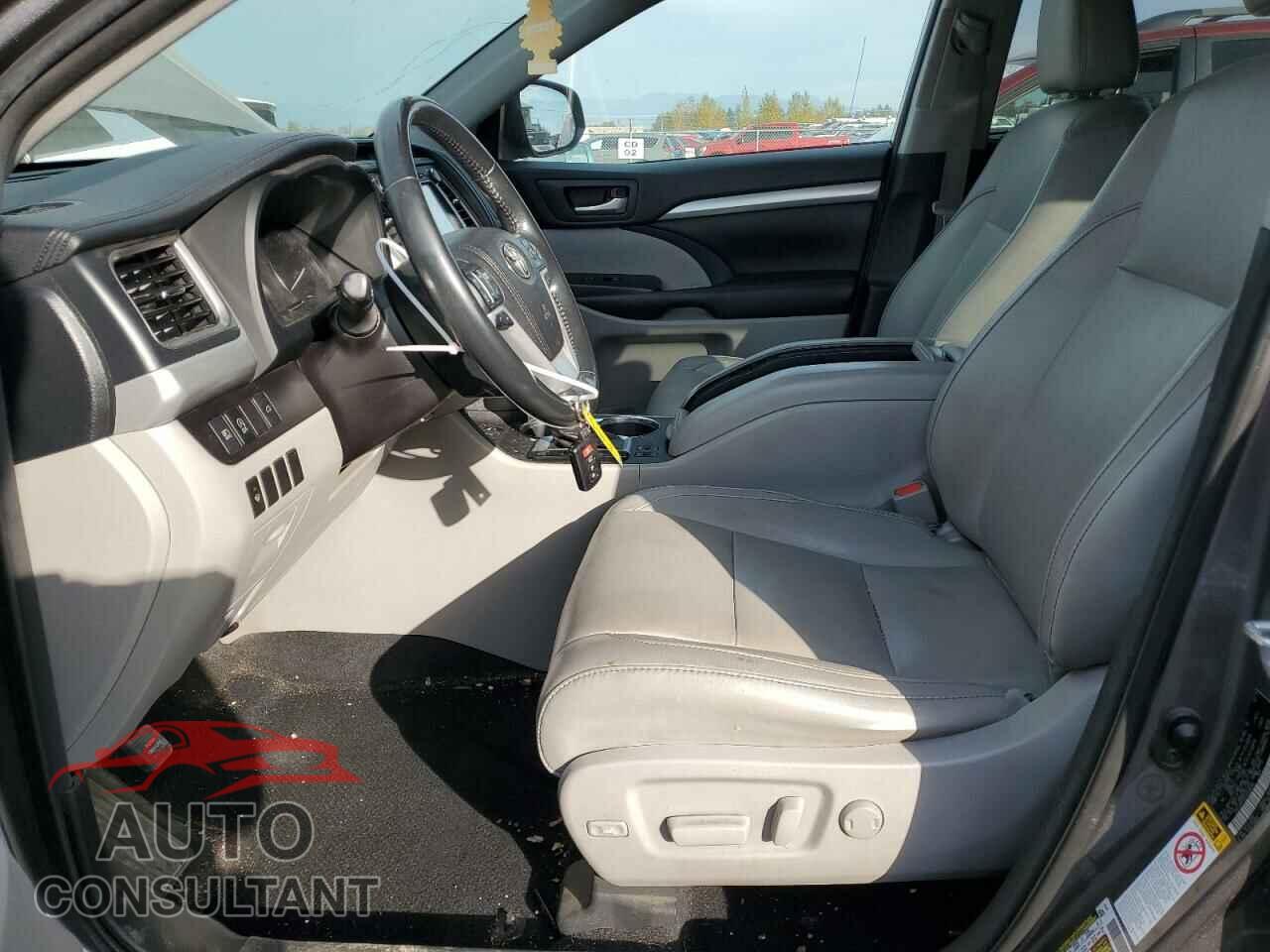TOYOTA HIGHLANDER 2018 - 5TDJZRFH3JS538010