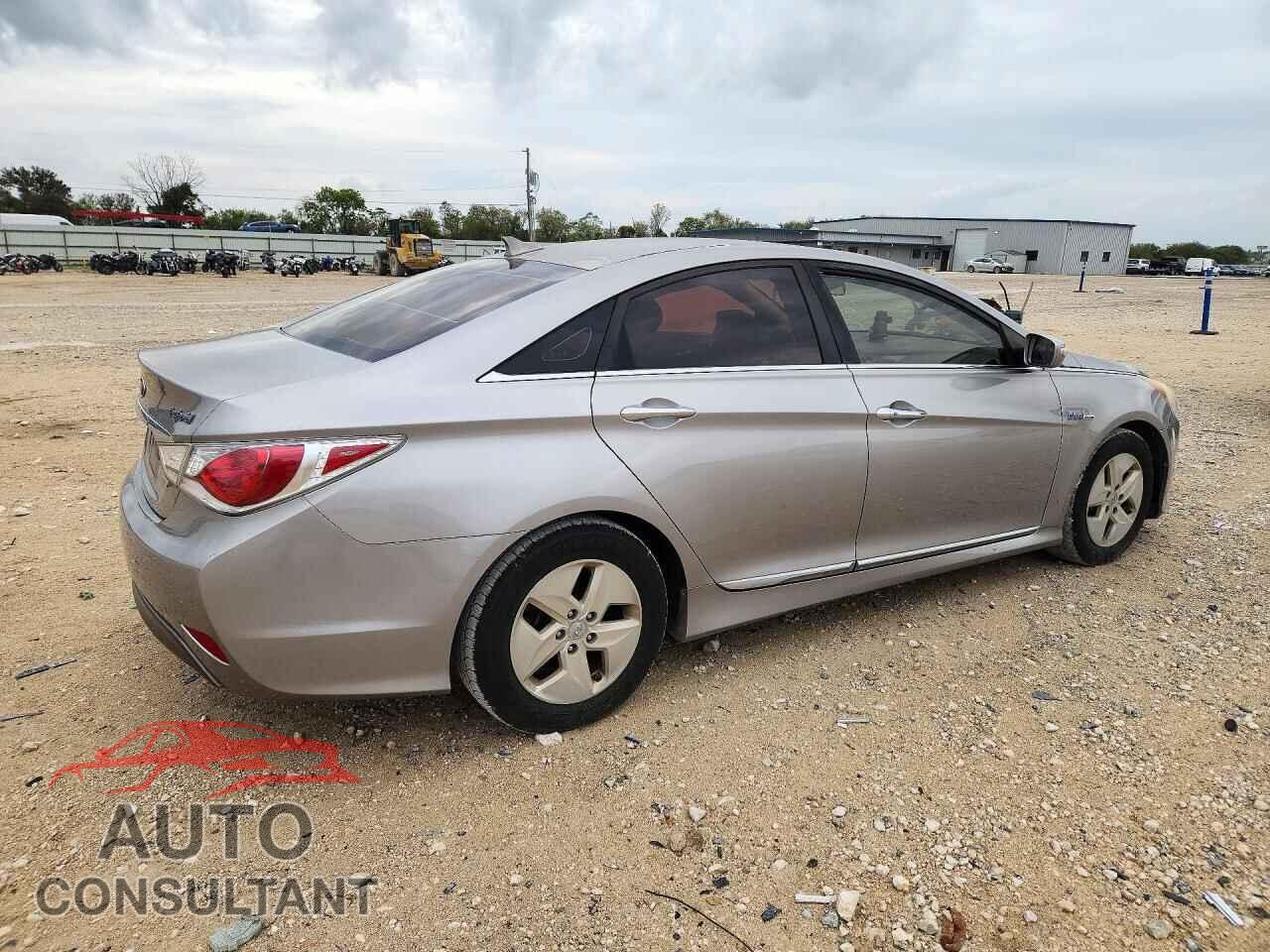 HYUNDAI SONATA 2011 - KMHEC4A49BA005759