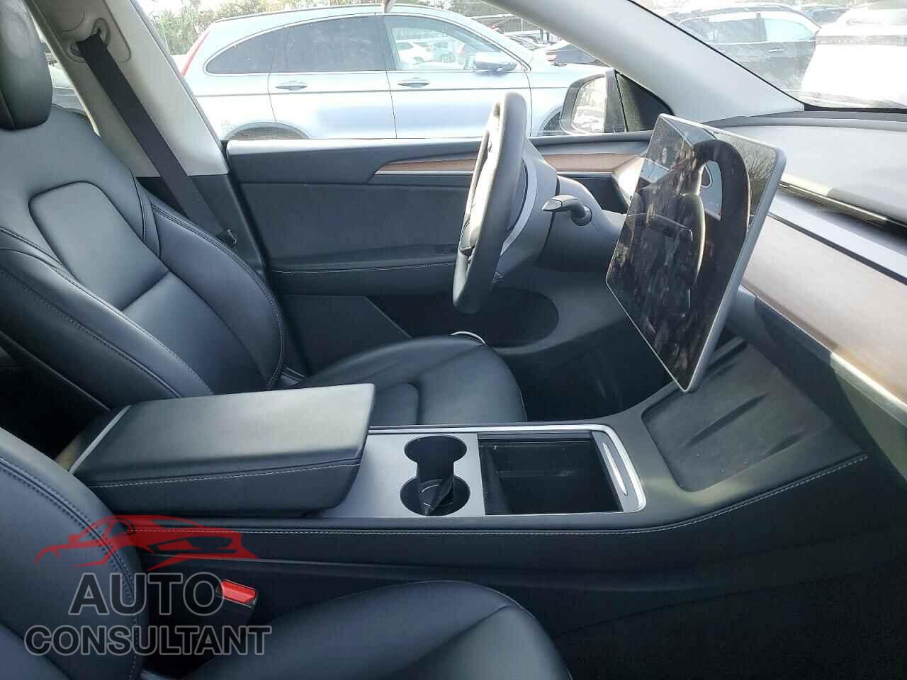 TESLA MODEL Y 2024 - 7SAYGDED5RF178845