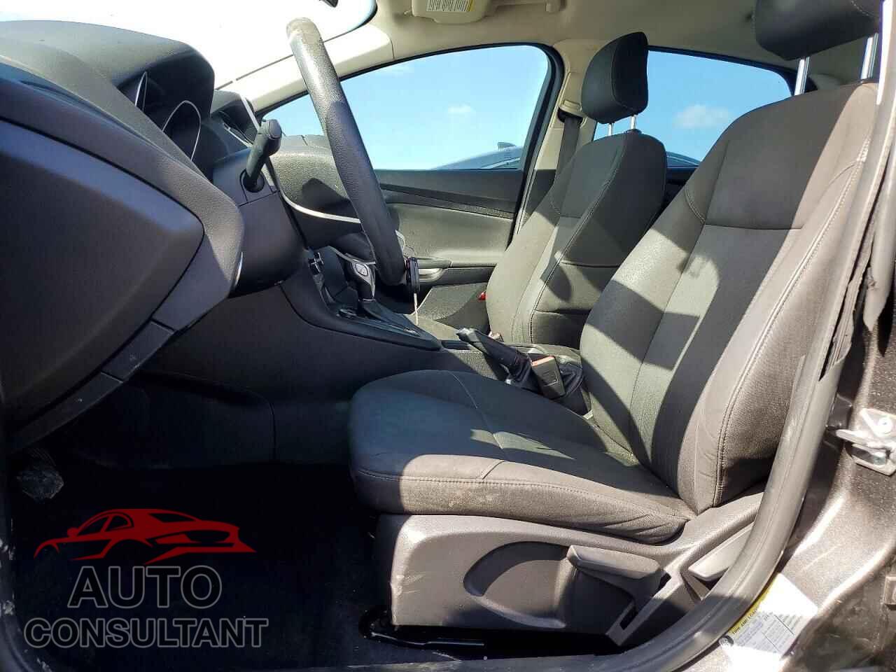 FORD FOCUS 2015 - 1FADP3E21FL256492