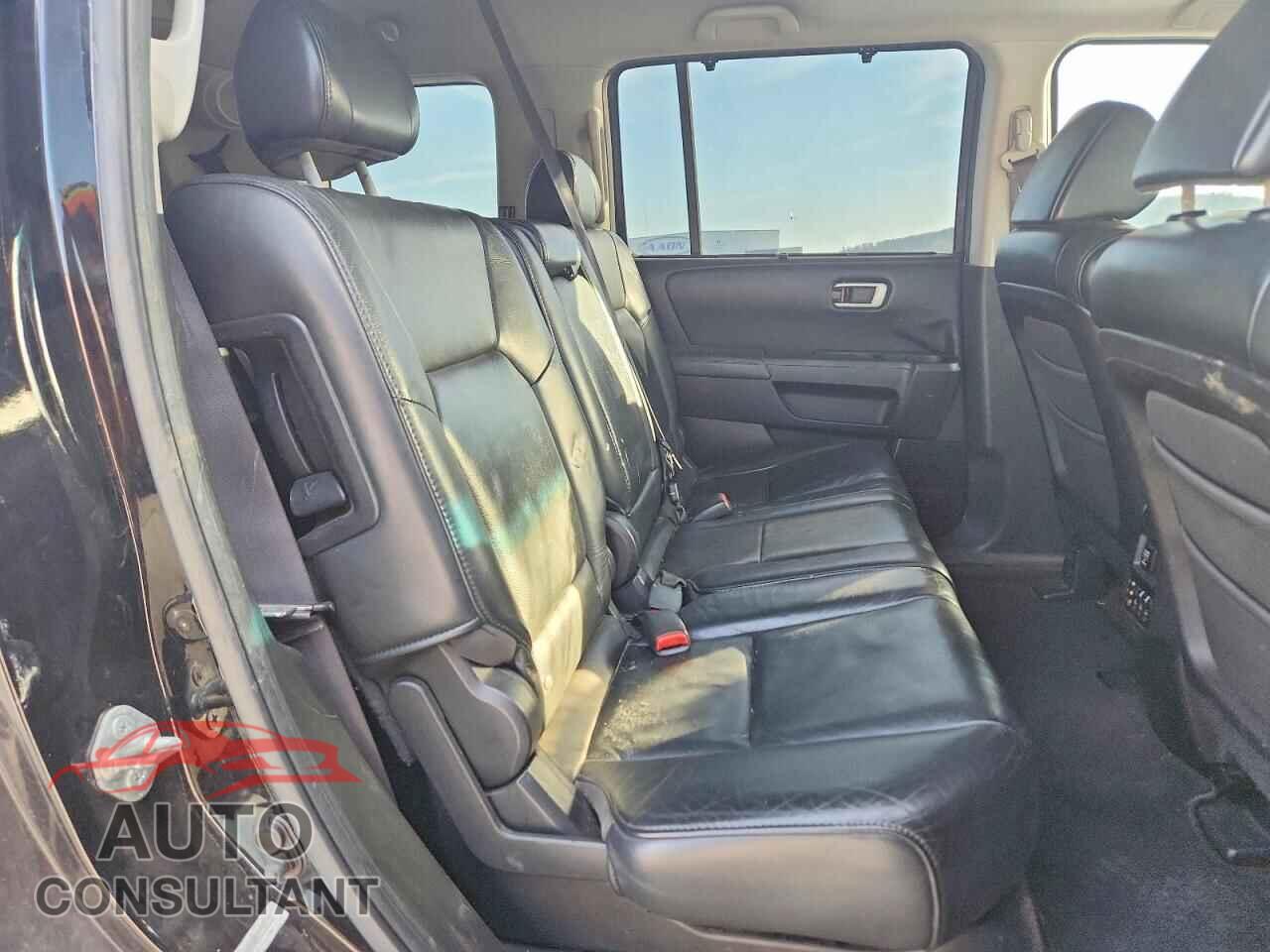 HONDA PILOT 2011 - 5FNYF4H94BB034121