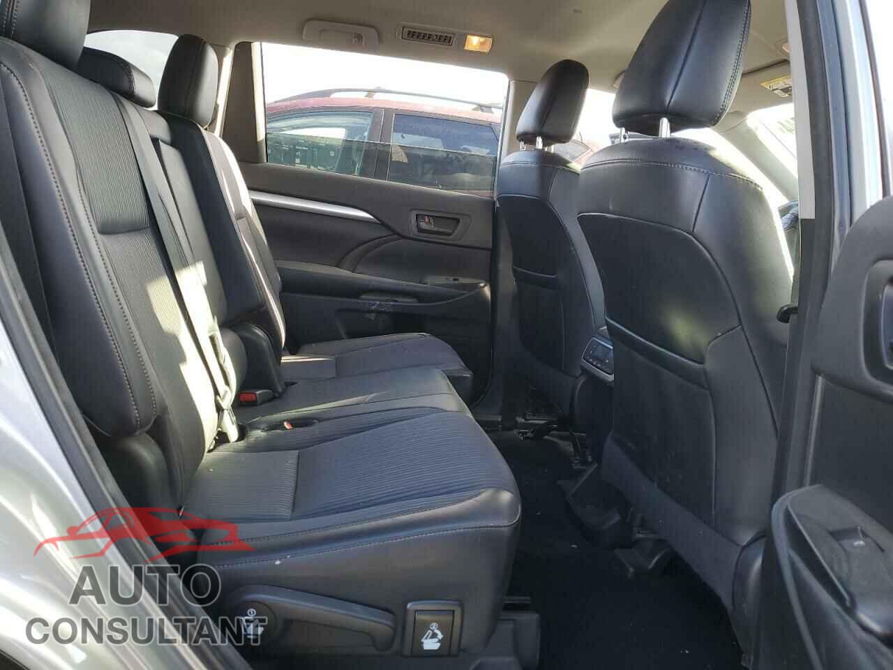 TOYOTA HIGHLANDER 2018 - 5TDZZRFH7JS270159