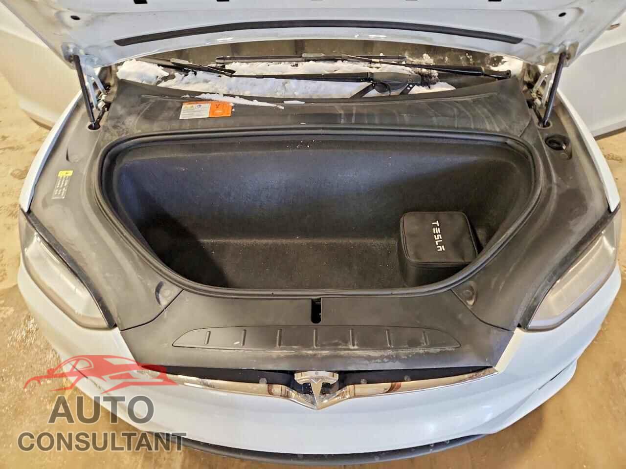 TESLA MODEL X 2018 - 5YJXCBE22JF105251