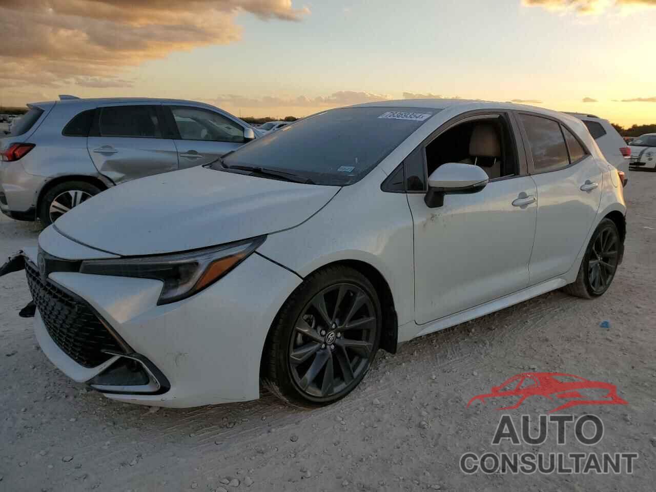 TOYOTA COROLLA 2024 - JTNC4MBE7R3215982