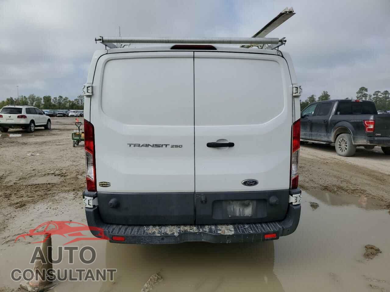 FORD TRANSIT 2017 - 1FTYR2YM1HKB54986
