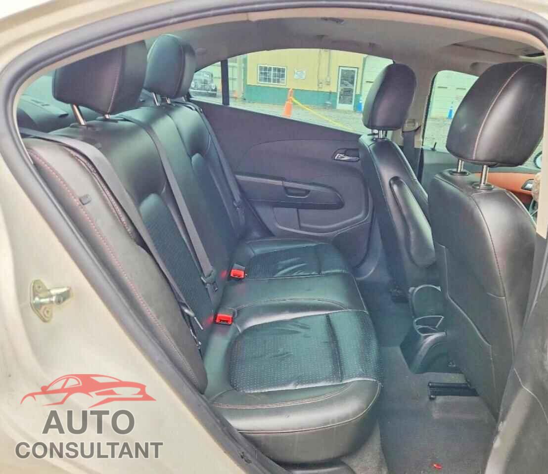 CHEVROLET SONIC 2014 - 1G1JE5SH5E4239221