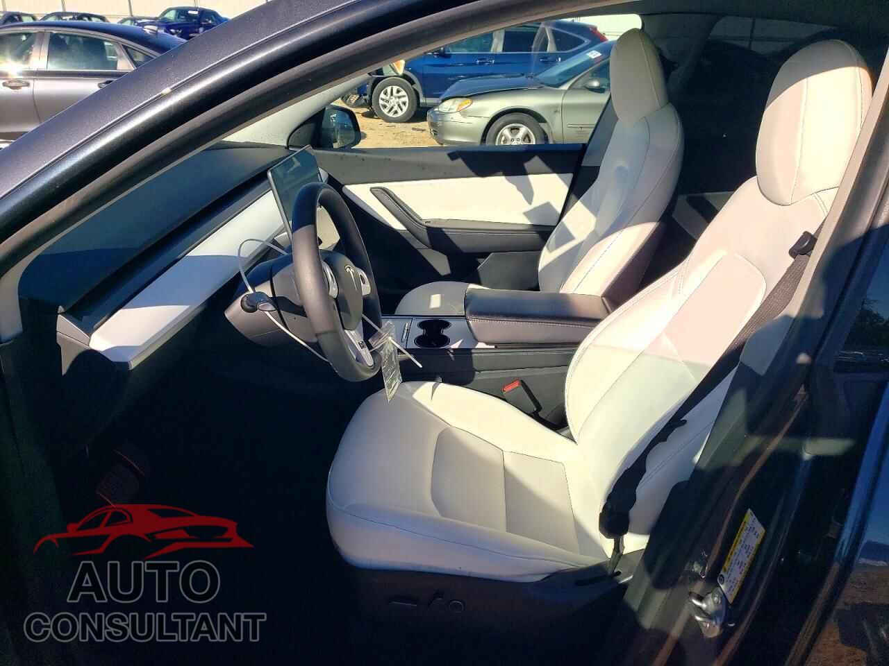 TESLA MODEL Y 2021 - 5YJYGDEE2MF189977