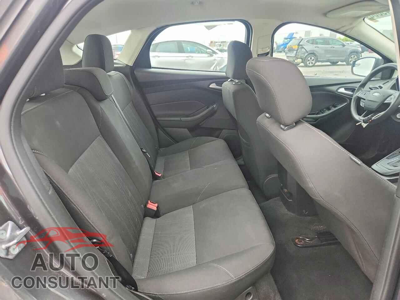 FORD FOCUS 2015 - 1FADP3K27FL252063