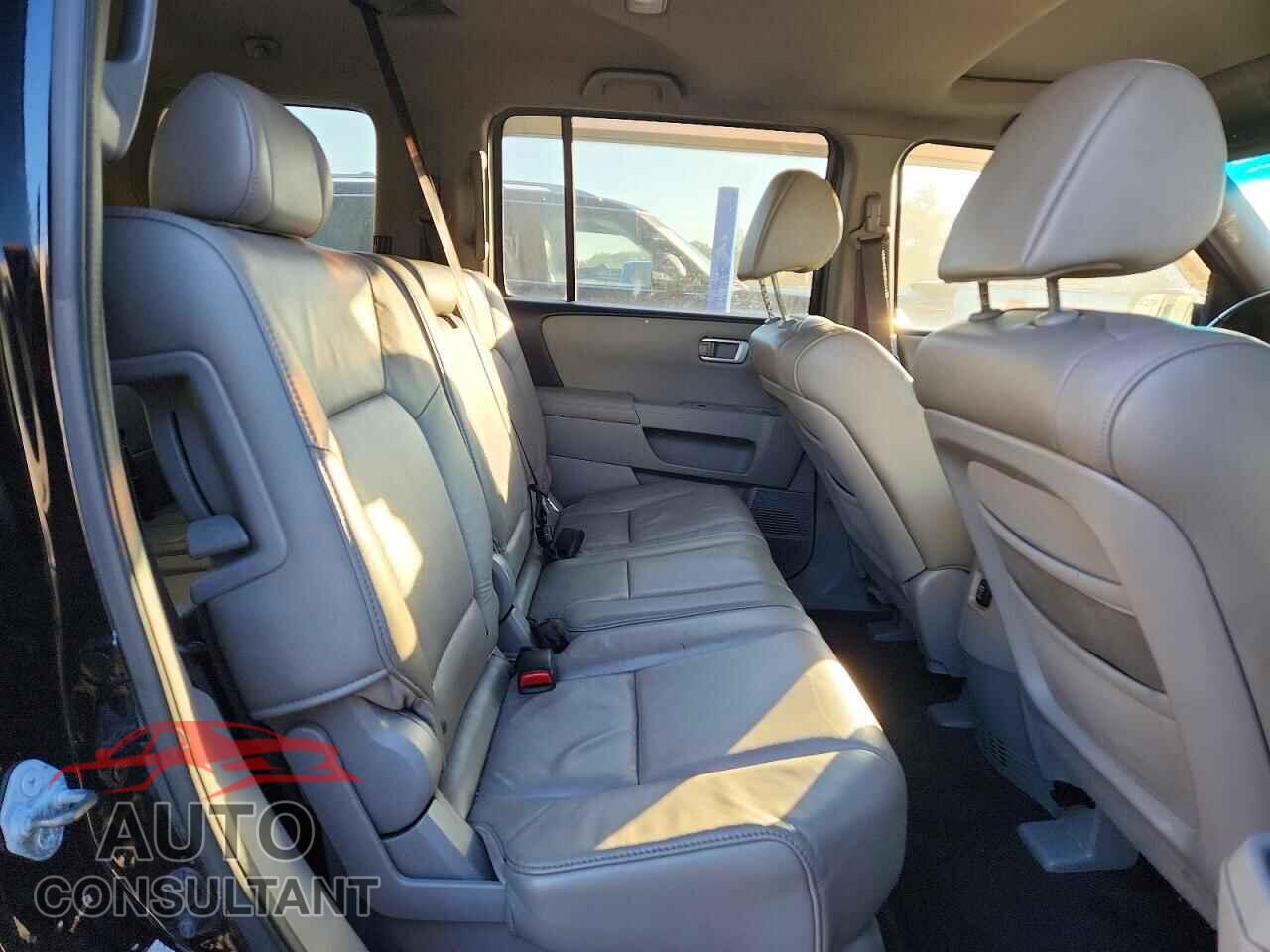 HONDA PILOT 2010 - 5FNYF4H58AB022579
