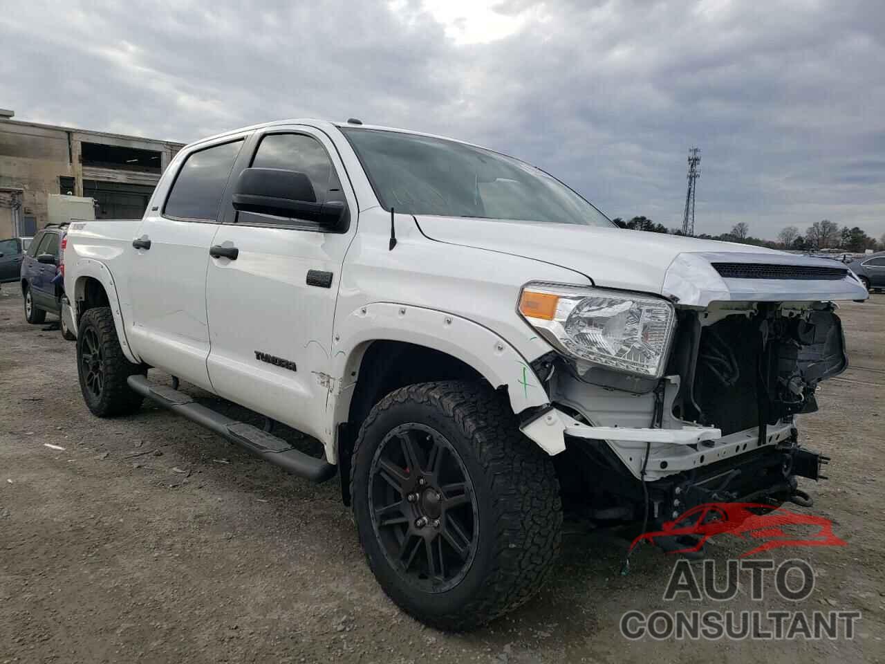 TOYOTA TUNDRA 2017 - 5TFDW5F17HX649942