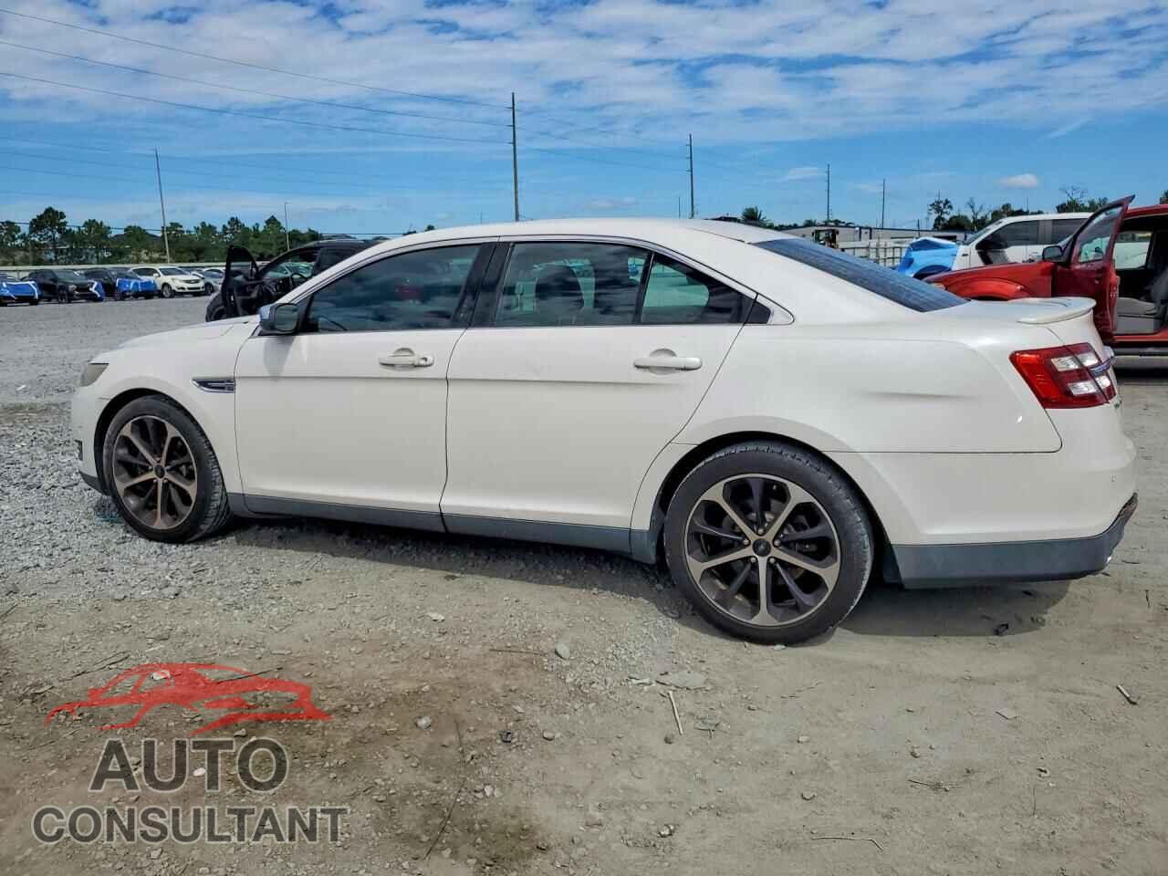 FORD TAURUS 2015 - 1FAHP2F82FG118175