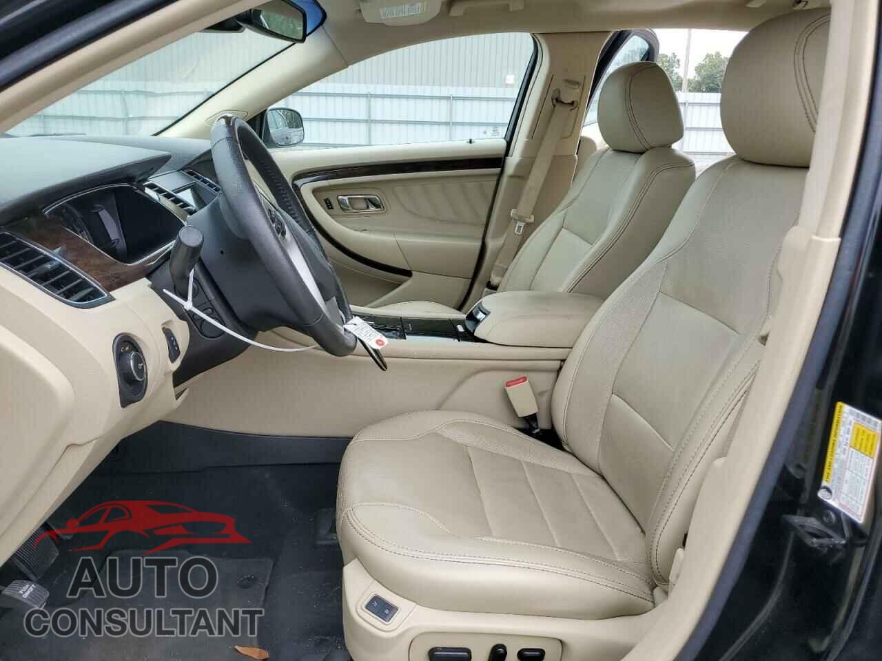 FORD TAURUS 2018 - 1FAHP2F87JG143663