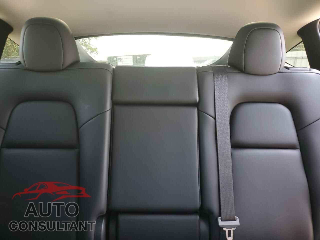 TESLA MODEL Y 2024 - 7SAYGAEE4RF119311