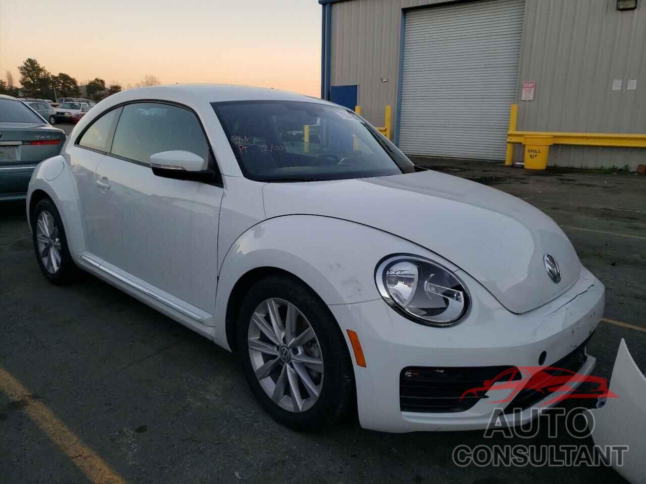 VOLKSWAGEN BEETLE 2018 - 3VWFD7AT7JM726532