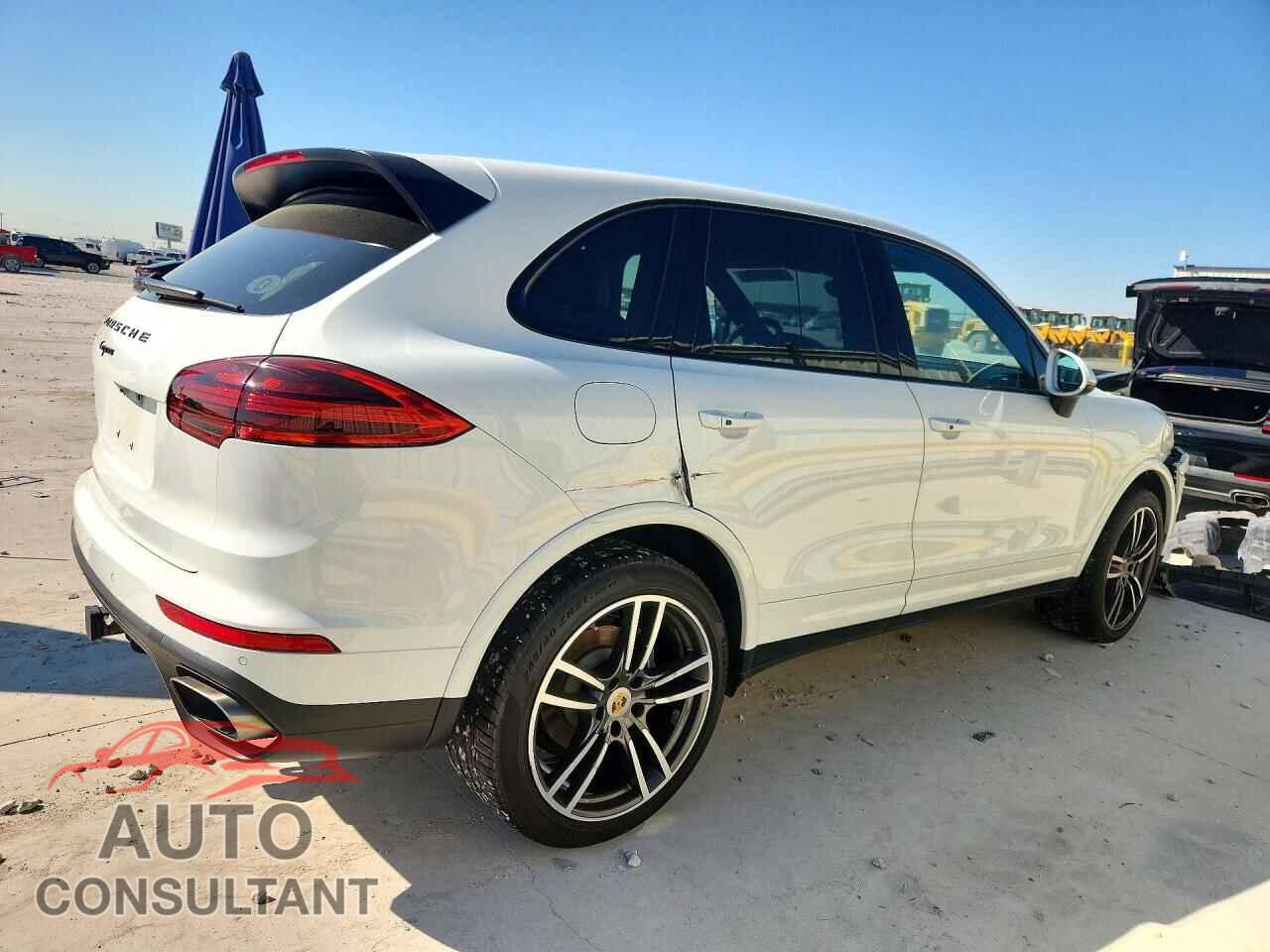 PORSCHE CAYENNE 2018 - WP1AA2A29JKA02475