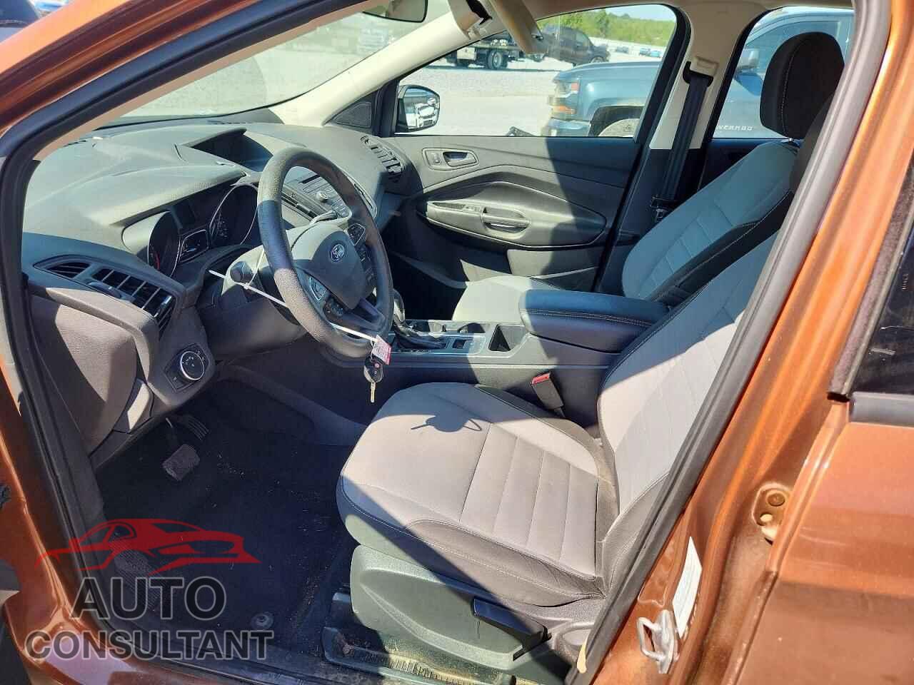 FORD ESCAPE 2017 - 1FMCU0F7XHUC31221