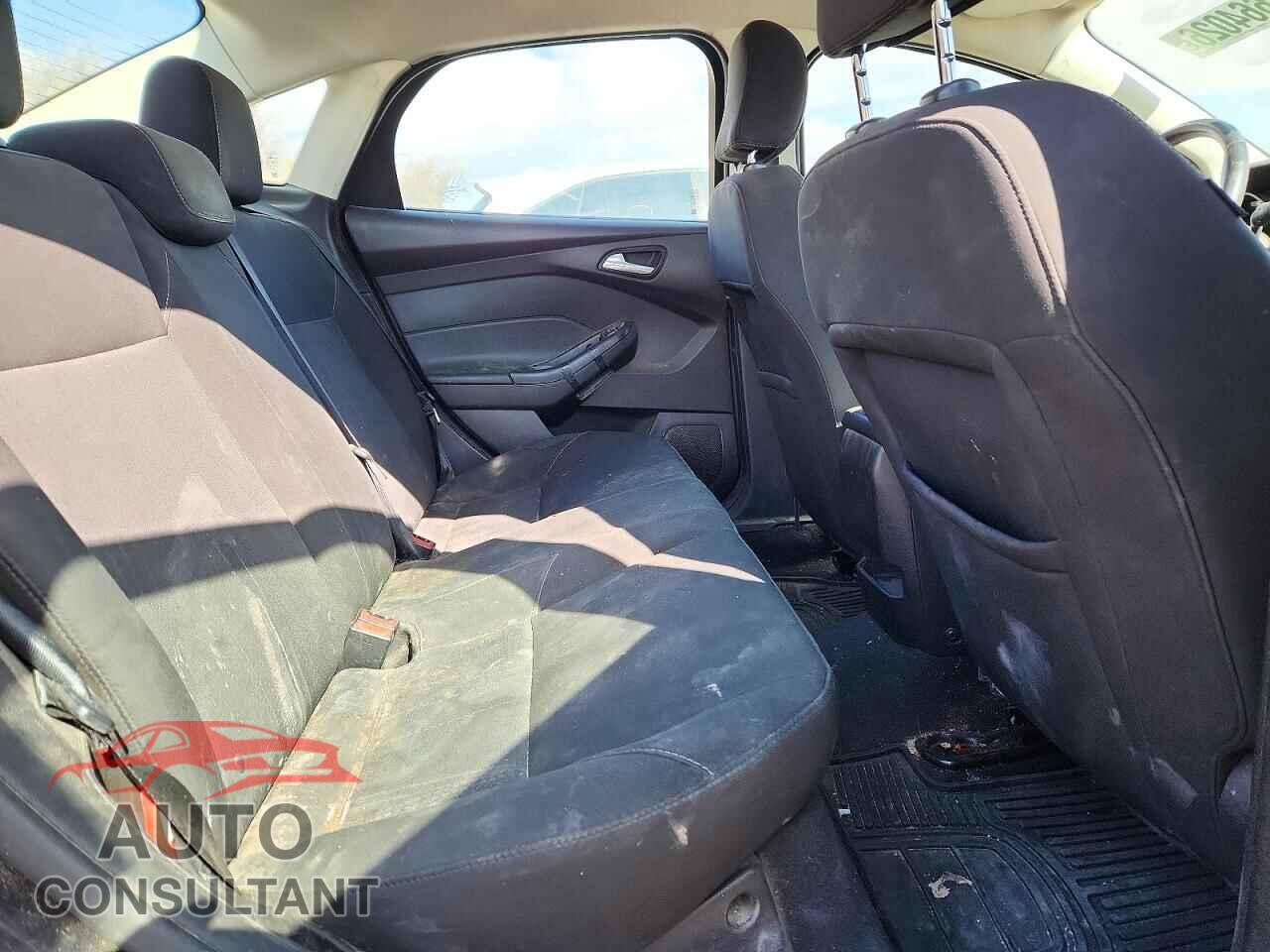 FORD FOCUS 2015 - 1FADP3F2XFL380646
