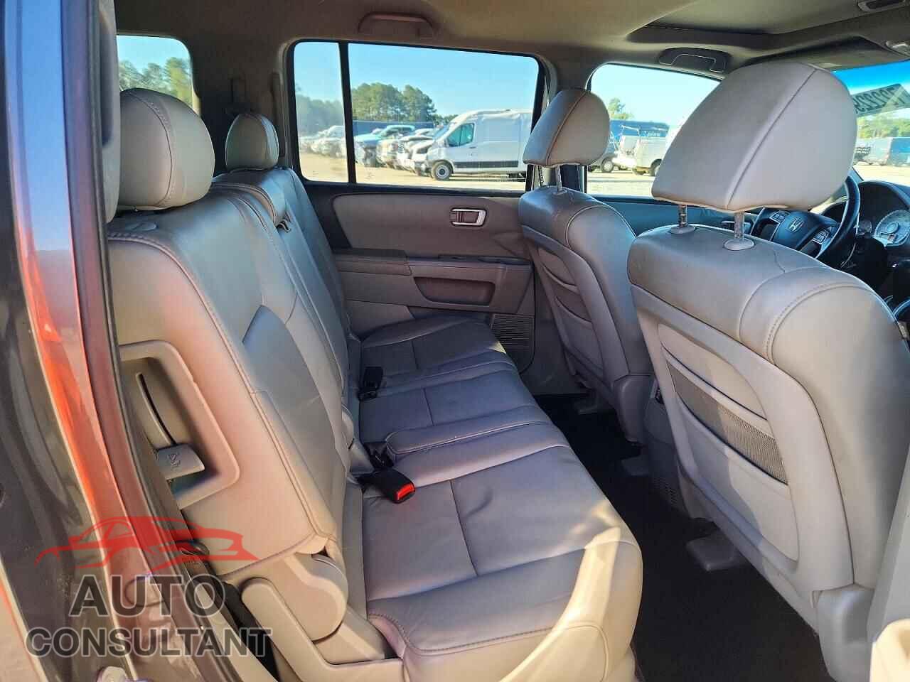 HONDA PILOT 2011 - 5FNYF3H56BB016971