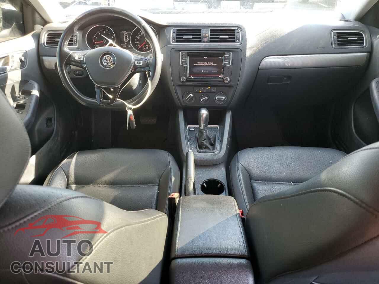 VOLKSWAGEN JETTA 2017 - 3VWDB7AJ8HM371649