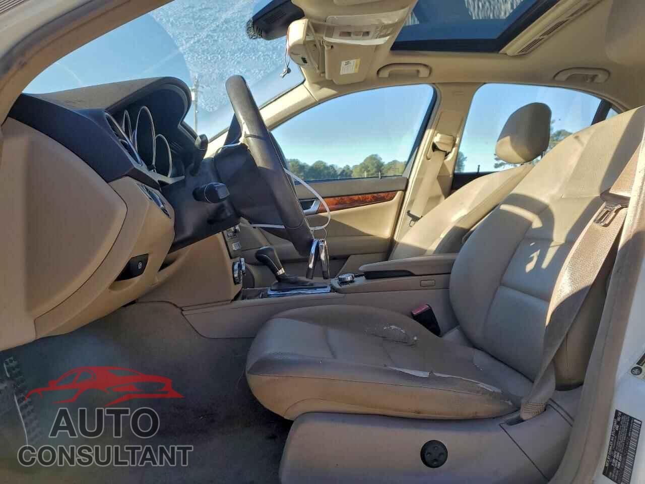 MERCEDES-BENZ C-CLASS 2012 - WDDGF8BB8CR226402
