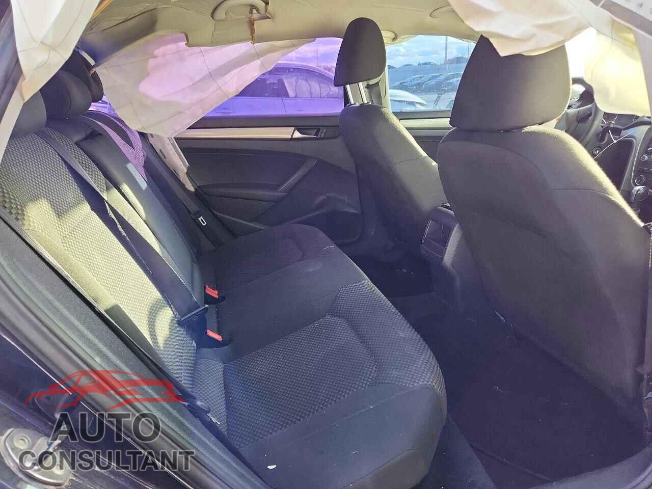VOLKSWAGEN PASSAT 2014 - 1VWAP7A33EC006685