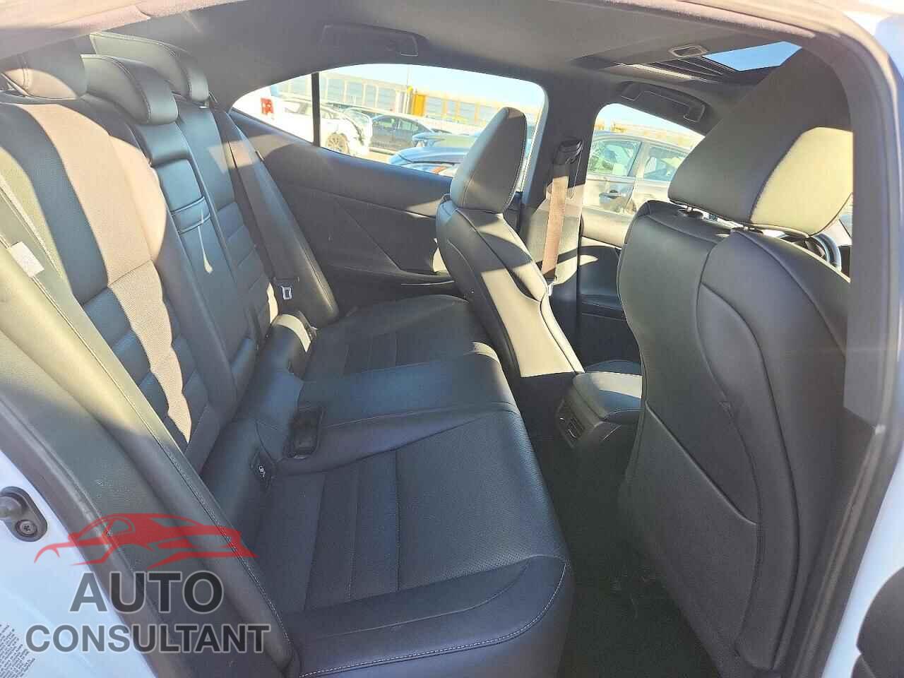 LEXUS IS 2016 - JTHBA1D22G5037165