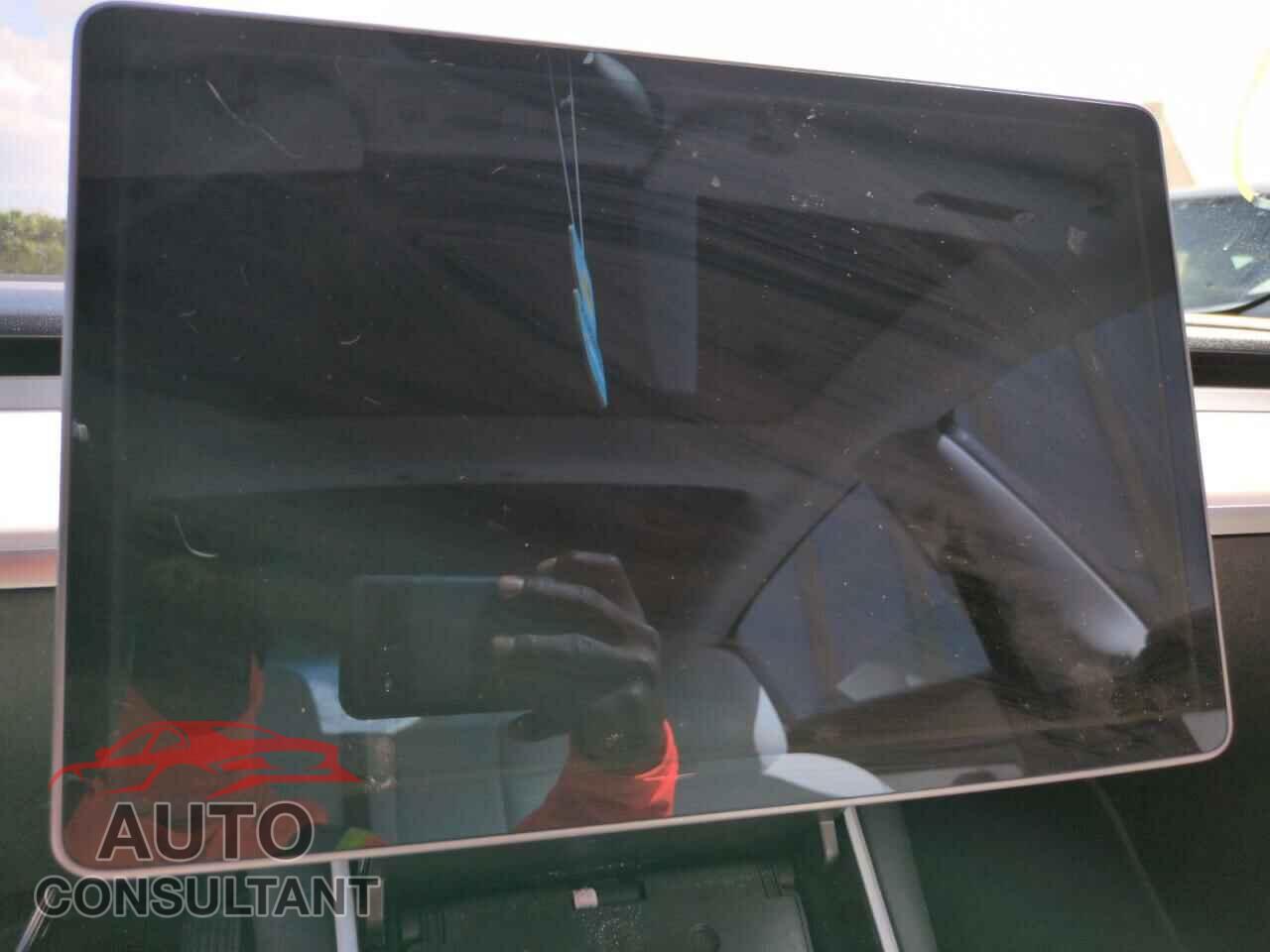 TESLA MODEL 3 2018 - 5YJ3E1EB0JF135836