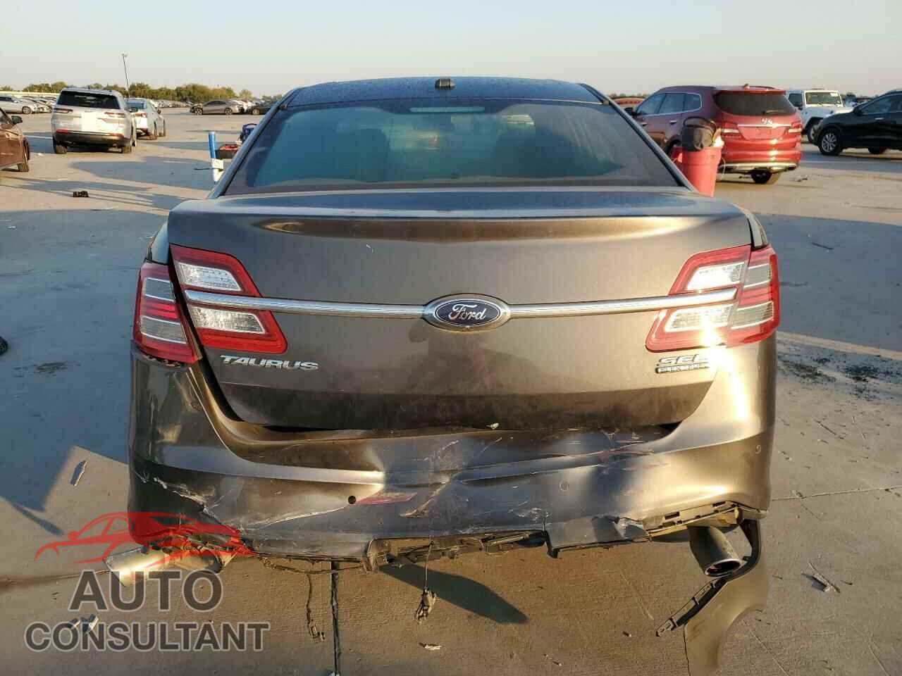 FORD TAURUS 2019 - 1FAHP2E84KG100630