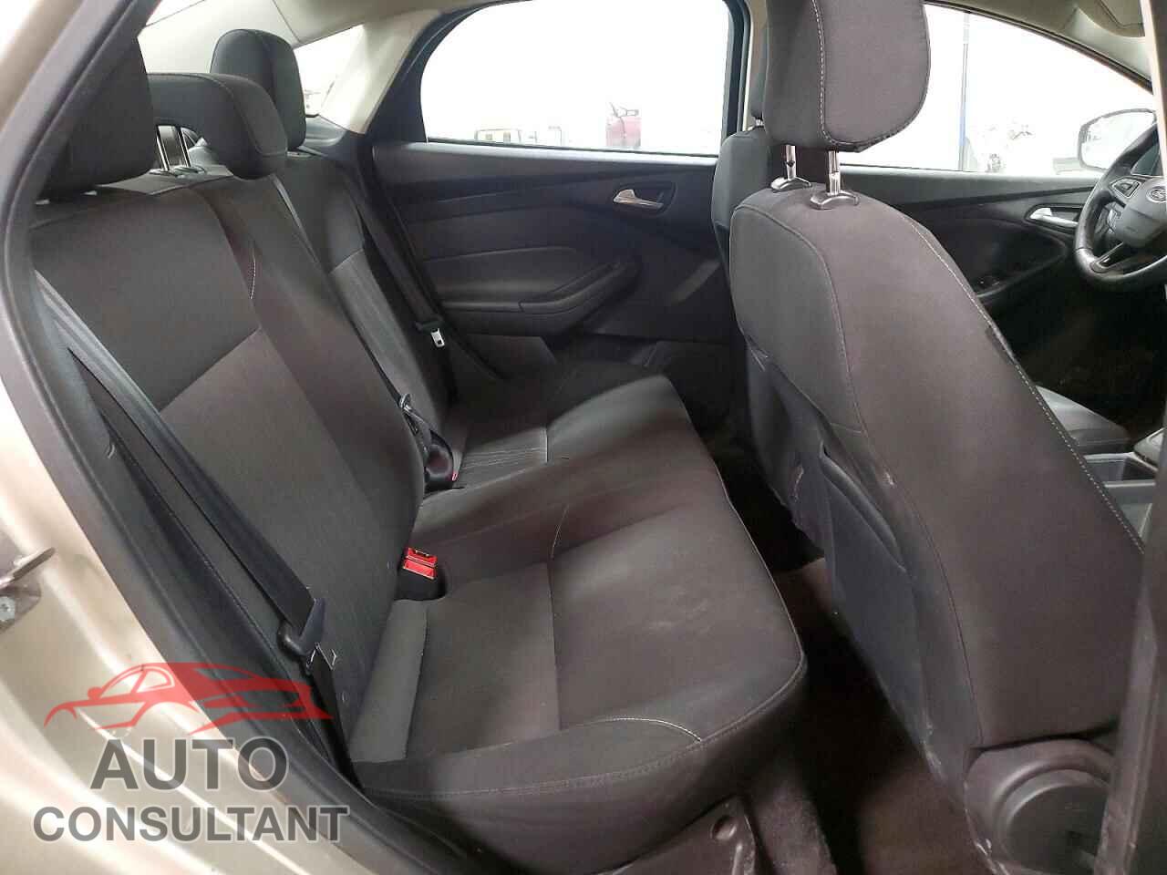 FORD FOCUS 2018 - 1FADP3FE2JL257779